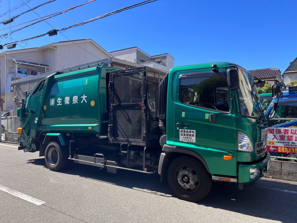 専用の段ボール収集車両