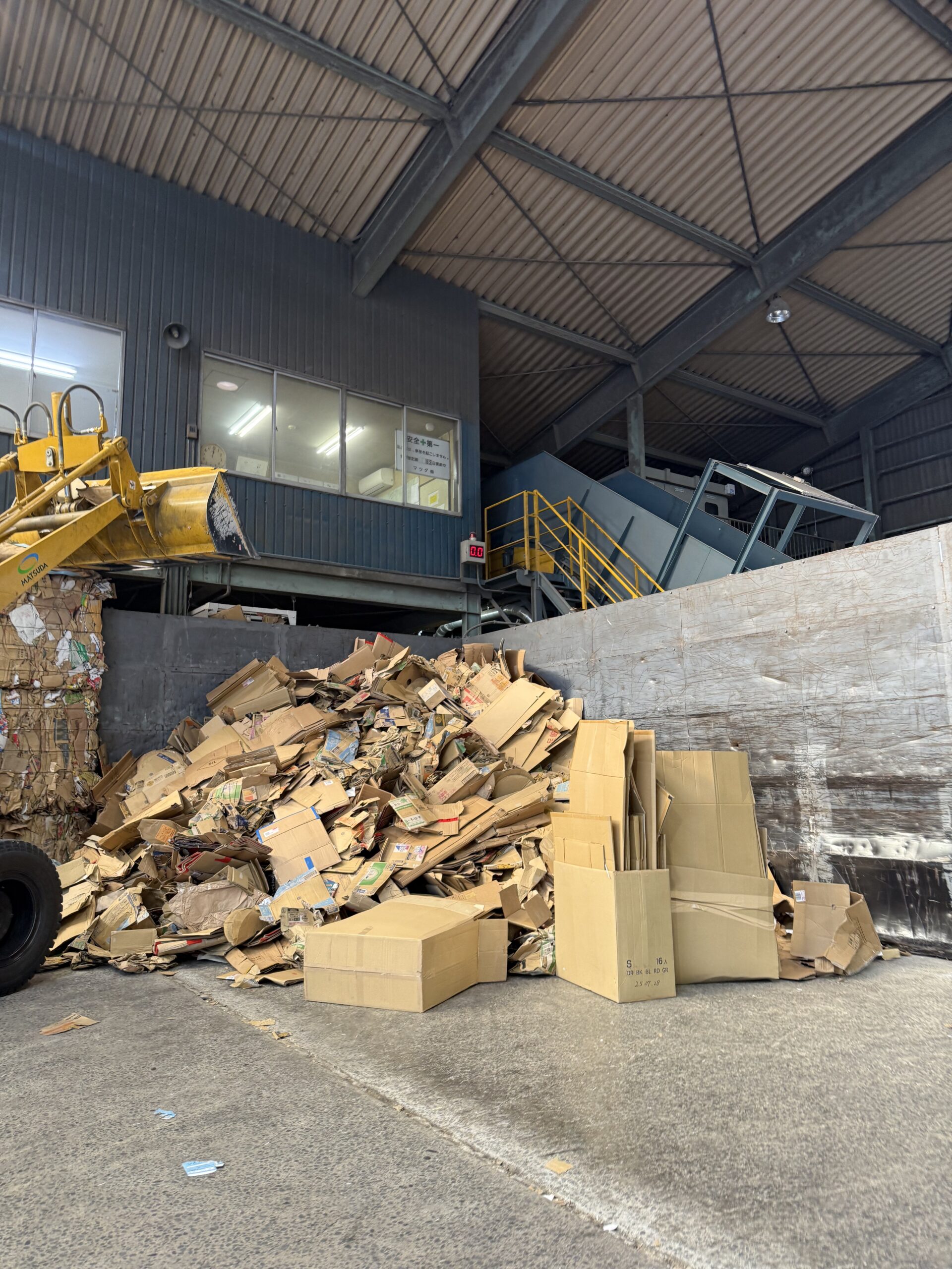 堺市のホテル・旅館向け廃棄物処理｜大泉衛生の収集作業風景