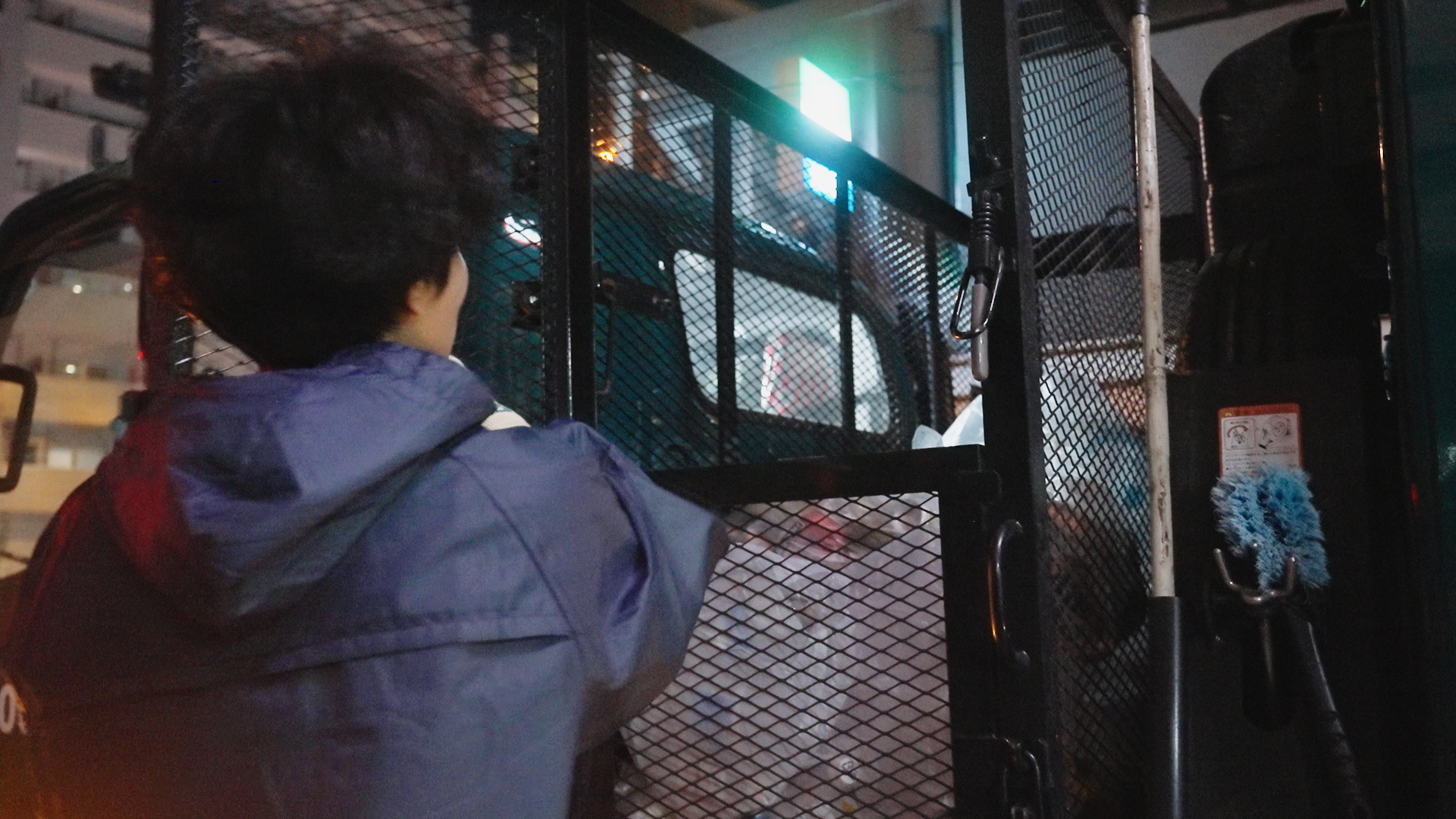 堺市の飲食店向けゴミ回収｜大泉衛生の収集作業風景