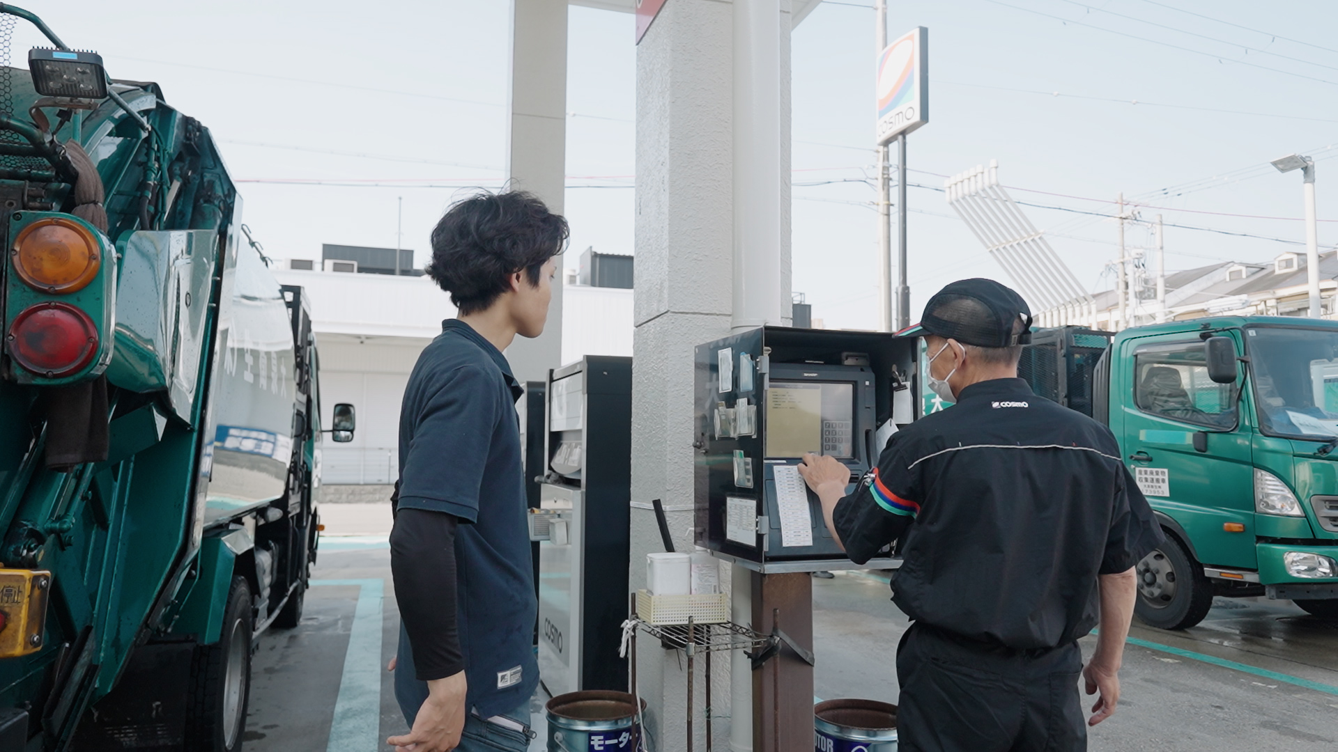 堺市の飲食店向けゴミ回収｜大泉衛生の収集作業風景