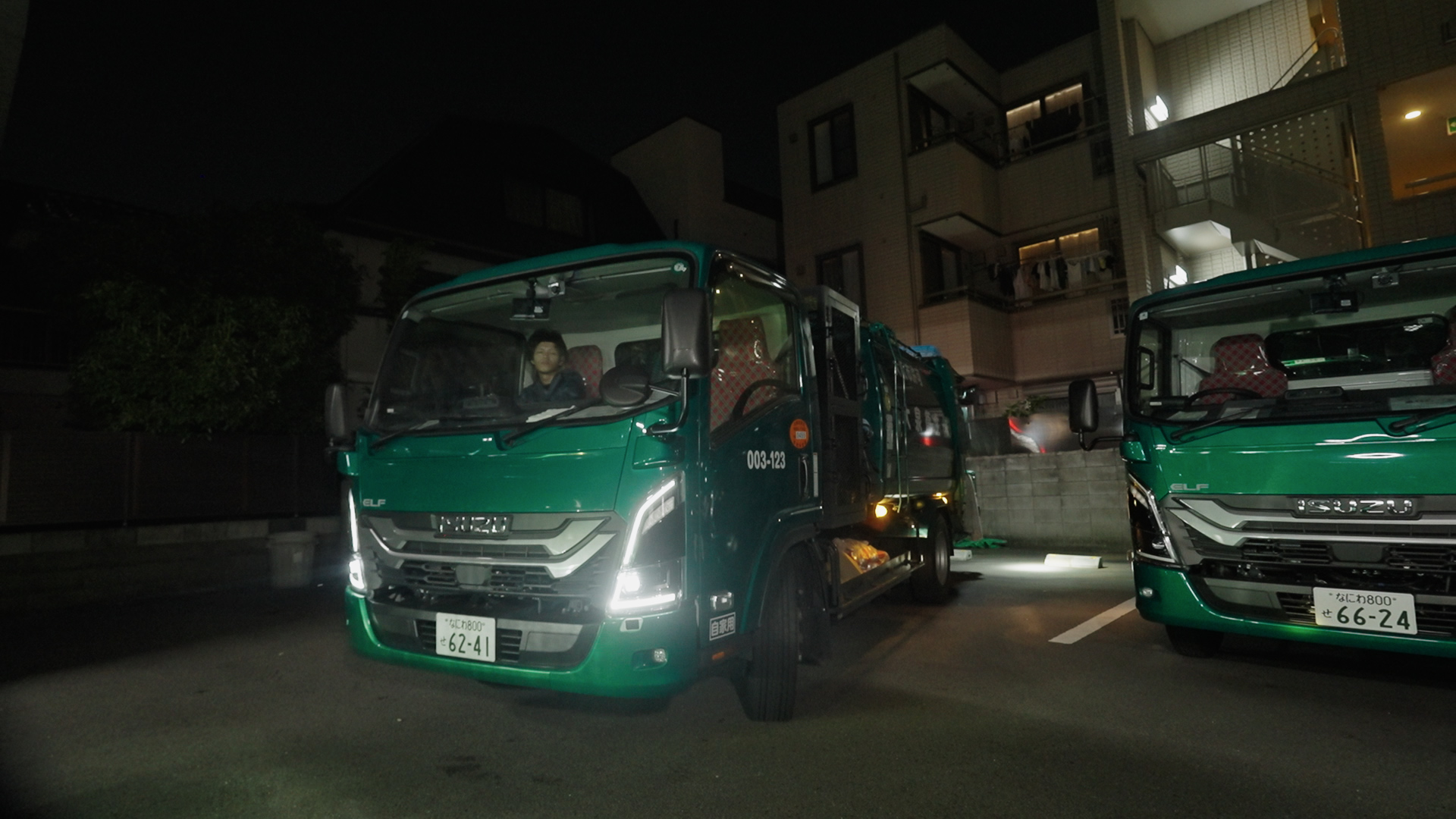 大阪市の深夜対応ゴミ回収｜大泉衛生のパッカー車による収集作業