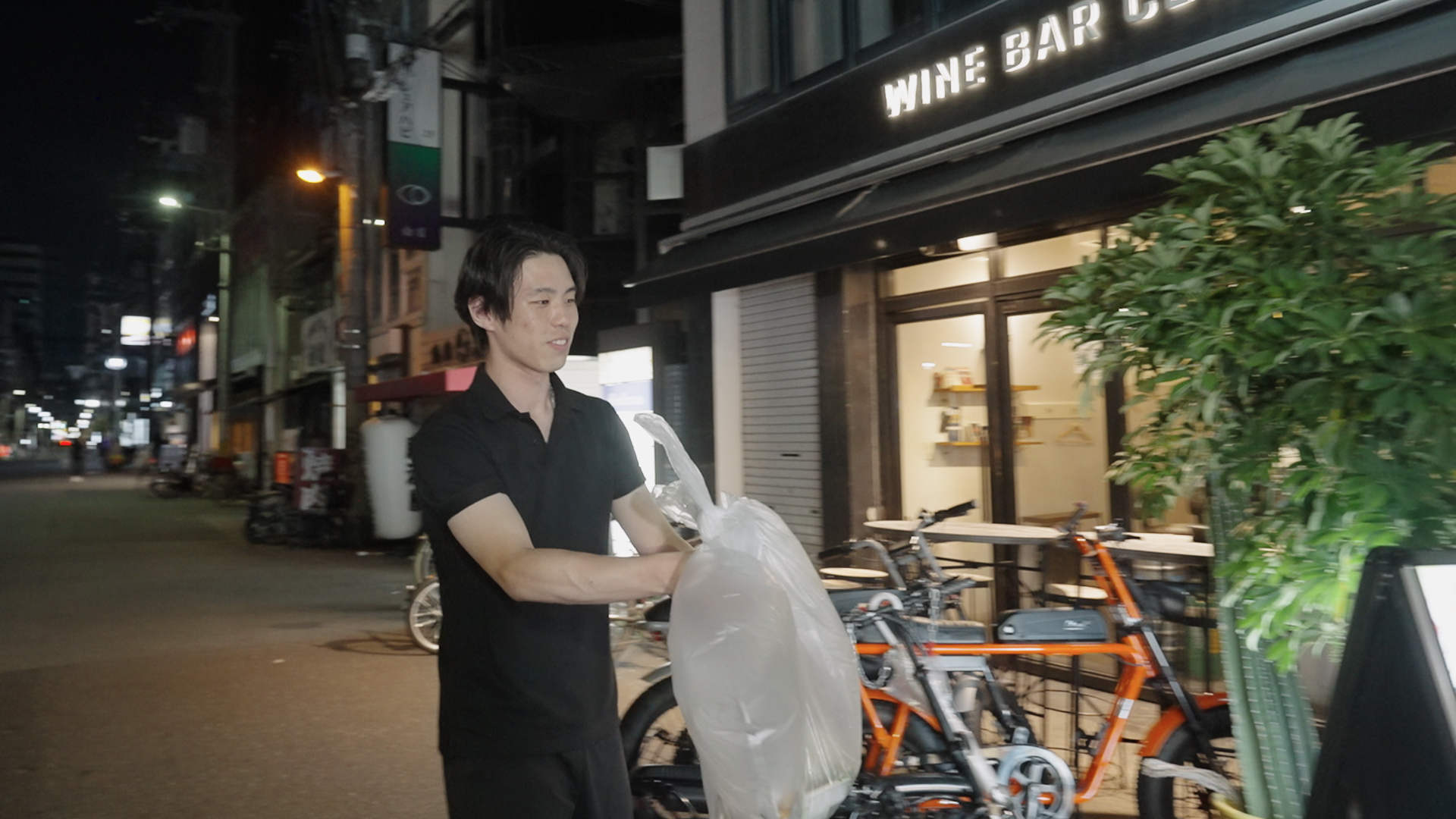 堺市の飲食店向けゴミ回収｜大泉衛生の収集作業風景