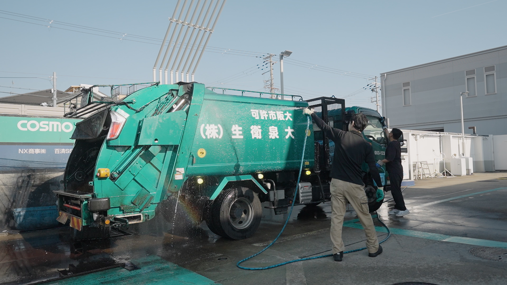 堺市のゴミ回収サービス｜大泉衛生のパッカー車による収集作業