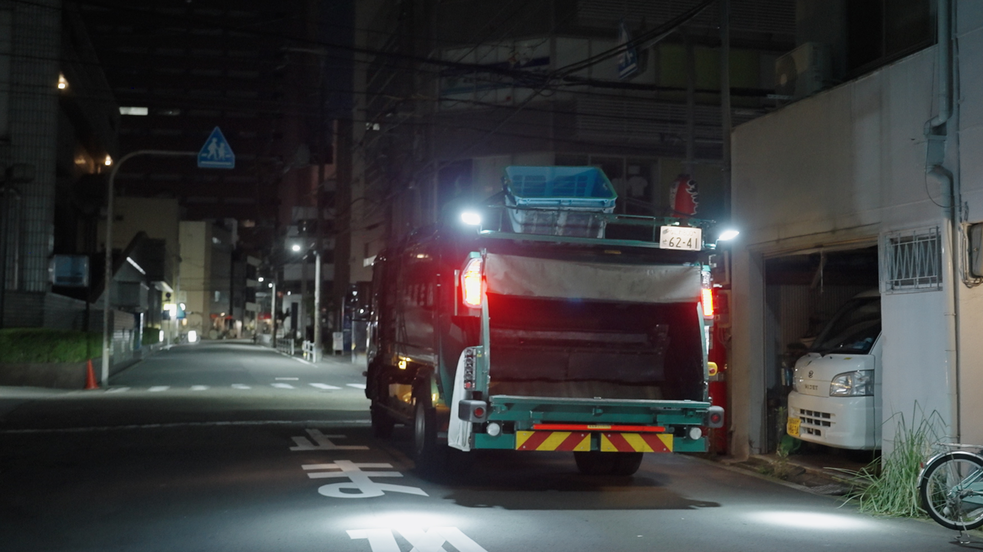 堺市のゴミ回収サービス｜大泉衛生のパッカー車による収集作業