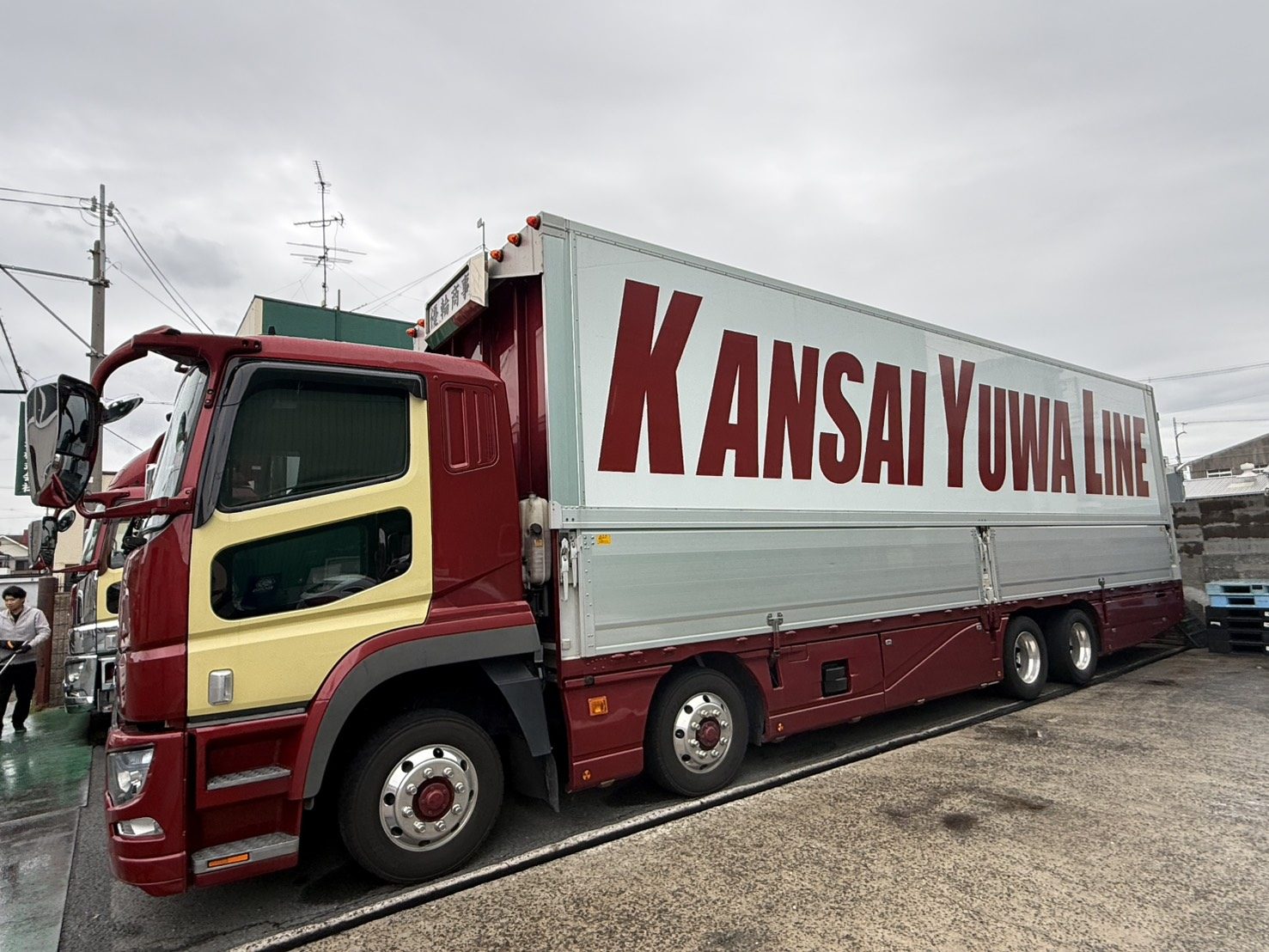 株式会社優輪商事様 KANSAI YUWA LINEのトラック